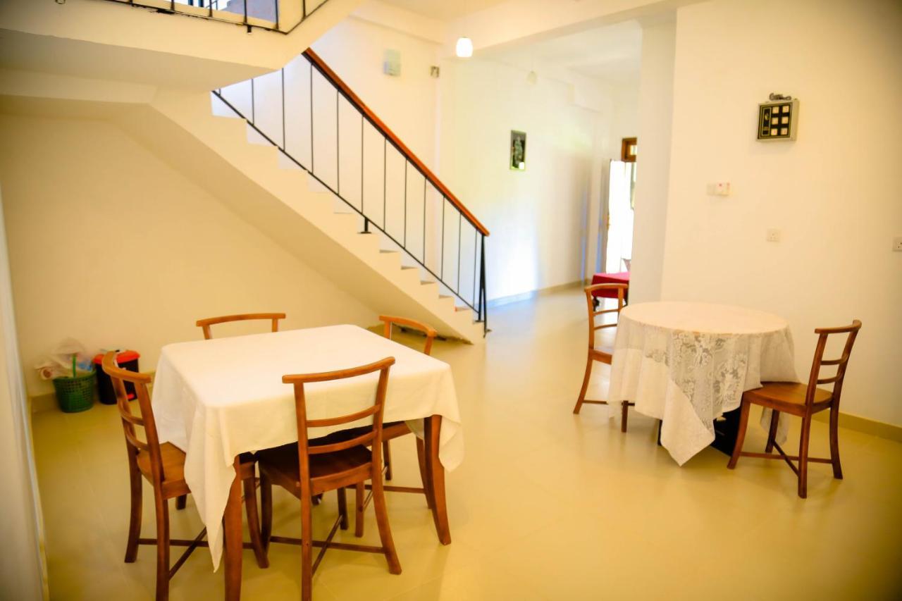 White Lodge Kandy Bagian luar foto